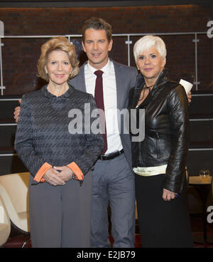 Christiane Hoerbiger, Markus Lanz, Maresa Hoerbiger auf ARD ZDF Talkshow Markus Lanz.  Wo: Hamburg, Deutschland bei: 19. Februar 2013 Stockfoto