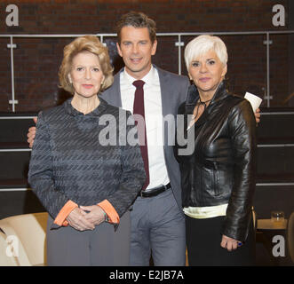 Christiane Hoerbiger, Markus Lanz, Maresa Hoerbiger auf ARD ZDF Talkshow Markus Lanz.  Wo: Hamburg, Deutschland bei: 19. Februar 2013 Stockfoto