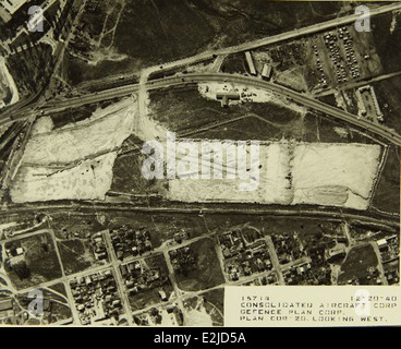 Ein Foto, das die Convair/General Dynamics-Einrichtungen und das Personal in San Diego zeigt und die Entwicklung von Luftfahrttechnologien und -Systemen von 1955 bis 1975 dokumentiert. Stockfoto