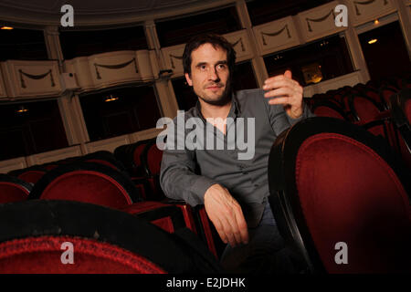 Oliver Mommsen bei einem Porträt-Sitzung am Komödie bin Ku'Damm Theater, wo der Schauspieler spielt derzeit Eine Sommernacht.  Wo: Berlin, Berlin, Deutschland bei: 25. Februar 2013 Stockfoto