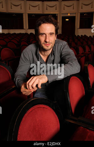 Oliver Mommsen bei einem Porträt-Sitzung am Komödie bin Ku'Damm Theater, wo der Schauspieler spielt derzeit Eine Sommernacht.  Wo: Berlin, Berlin, Deutschland bei: 25. Februar 2013 Stockfoto