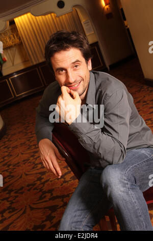 Oliver Mommsen bei einem Porträt-Sitzung am Komödie bin Ku'Damm Theater, wo der Schauspieler spielt derzeit Eine Sommernacht.  Wo: Berlin, Berlin, Deutschland bei: 25. Februar 2013 Stockfoto