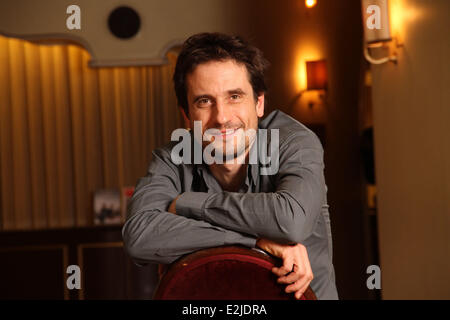 Oliver Mommsen bei einem Porträt-Sitzung am Komödie bin Ku'Damm Theater, wo der Schauspieler spielt derzeit Eine Sommernacht.  Wo: Berlin, Berlin, Deutschland bei: 25. Februar 2013 Stockfoto