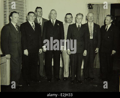 Dieses Foto zeigt das Personal und den Betrieb in der Convair/General Dynamics-Anlage in San Diego, die im 20. Jahrhundert für die Luft- und Raumfahrtindustrie von Bedeutung war. Stockfoto