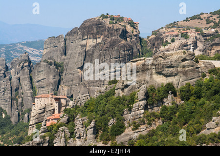 Kloster Roussanou, große Meteora und Varlaam in Meteora, Griechenland. Stockfoto