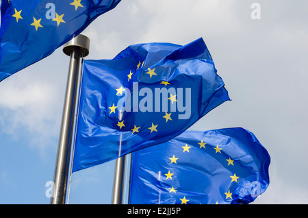 EU-Flaggen vor der Europäischen Kommission in Brüssel Stockfoto