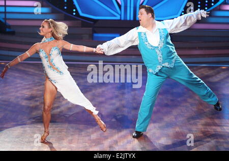 Isabel Edvardsson, Tetje Mierendorf im deutschen Fernsehen RTL show "Let ´s Dance" im Coloneum TV-Studios.  Wo: Köln bei: 12. April 2013 Stockfoto