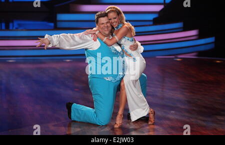 Isabel Edvardsson, Tetje Mierendorf im deutschen Fernsehen RTL show "Let ´s Dance" im Coloneum TV-Studios.  Wo: Köln bei: 12. April 2013 Stockfoto