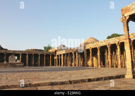 Anzahl der Säulen in Qutub minar Stockfoto