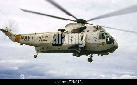 Die Sikorsky UH-3H Sea King 151549, betrieben von HC-11 DET-15, war ein Militärhubschrauber, der von der US Navy für Such- und Rettungseinsätze, Truppentransporte und logistische Unterstützung eingesetzt wurde. Das Flugzeug war bekannt für seine Vielseitigkeit und Leistungsfähigkeit im Seeverkehr. Stockfoto