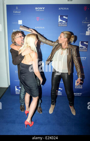 Martin Krug und Tina Kaiser und Giulia Siegel bei der Launch-Party des neuen Sony Entertainment Television ausgestrahlt auf der Praterinsel.  Wo: München wenn: 22. April 2013 Stockfoto