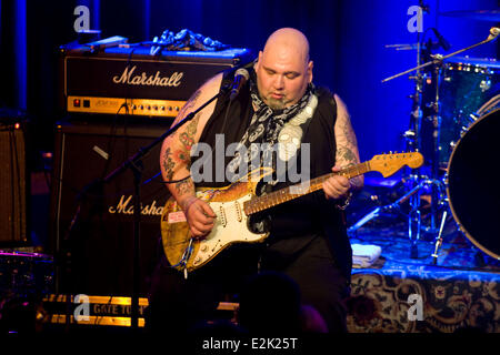 Er xotinini ogziga sorashini soradi. Yoshlarda katta klitoris