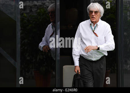 Spielberg, Österreich. 20. Juni 2014. Britische Formel 1 Boss Bernie Ecclestone lässt das Fahrerlager an der Rennstrecke Red Bull Ring in Spielberg, Österreich, 20. Juni 2014. Die 2014 Formel 1 Grand Prix Österreich statt findet am 22. Juni. Foto: David Ebener/Dpa/Alamy Live News Stockfoto