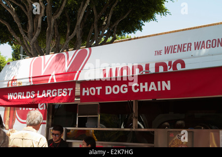 Die Wiener Wagen Hotdogs vom Wienerschnitzel Wolds größte Hot-Dog Kette an einem Strassenfest in Tustin, Kalifornien. Stockfoto