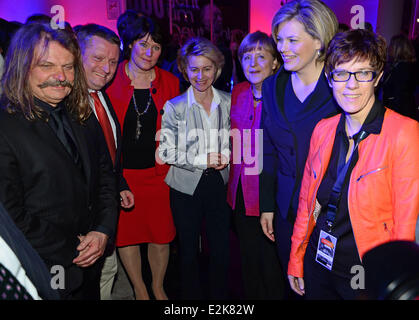 Leslie Mandoki, Hermann Groehe, Anke Schaeferkordt, Ursula von der Leyen, Angela Merkel, Julia Kloeckner und Annegret Kramp-Karrenbauer bei CDU Media Night im Konrad-Adenauer-Haus.  Wo: Berlin, Deutschland bei: 14. Mai 2013 Stockfoto