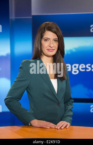 Linda Zervakis wird als neue Hauptmoderatorin für deutsche ARD Nachrichten "Tagesschau" im ARD-Aktuell-Studio angekündigt.  Wo: Hamburg, Keim Stockfoto