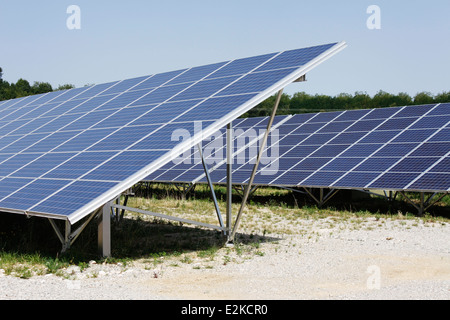 Photovoltaik-Panel, Saint-Marcellin, Isere, Rhone-Alpes, Frankreich. Stockfoto