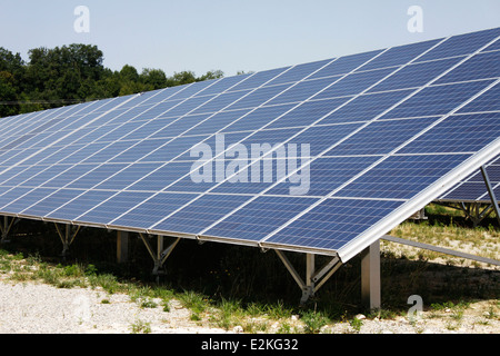 Photovoltaik-Panel, Saint-Marcellin, Isere, Rhone-Alpes, Frankreich. Stockfoto