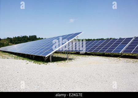 Photovoltaik-Panel, Saint-Marcellin, Isere, Rhone-Alpes, Frankreich. Stockfoto