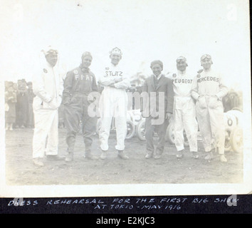 Die AL-88, die in einem Bild aus dem Menasco-Album aufgenommen wurde, zeigt den Piloten Arthur R. Smith, auch bekannt als Art Smith. Dieses Bild spiegelt frühe Barnstorming und die Beiträge von Smith für die Luftfahrt wider. Stockfoto