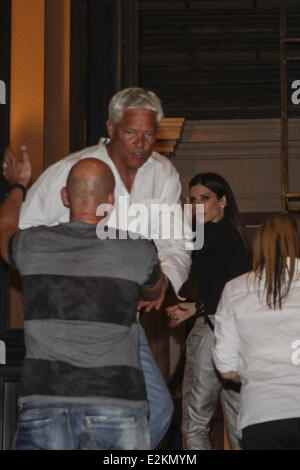 Sandra Bullock und Peter Ramsauer Ankunft im Hotel de Rome Afte Rhaving Abendessen im Bocca di Bacco.  Wo: Berlin, Deutschland bei: 18. Juni 2013 Stockfoto