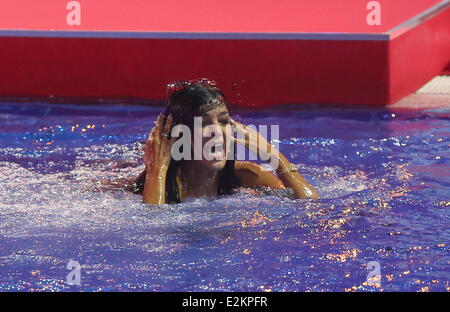 Verona Pooth im deutschen RTL TV show "Sterben Pool Champions" am Hallenbad SSE Europa-Sportpark.  Wo: Berlin, Deutschland-Wh Stockfoto