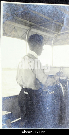 Dieses Bild aus dem Al Menasco Album zeigt die Arbeit von Albert Menasco und Art Smith, Schlüsselfiguren der frühen amerikanischen Luftfahrt und Barnstorming. Ihre gewagten Leistungen und Beiträge zur Luftfahrtgeschichte waren in den 1920er Jahren bedeutend Stockfoto