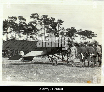 Dieses Bild aus dem Al Menasco Album zeigt Barnstorming Flugzeuge aus dem frühen 20. Jahrhundert. Albert Menasco und Art Smith waren Pioniere in der Luftfahrt, bekannt für ihre spannenden Luftauftritte und ihren Beitrag zur Popularisierung des Fluges. Stockfoto