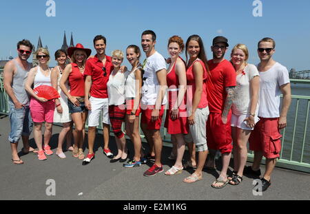 Akteure der deutschen TV-Serie "Verbotene Liebe" beim Christopher Street Day in Köln.  Wo: Köln bei: 7. Juli 2013 Stockfoto