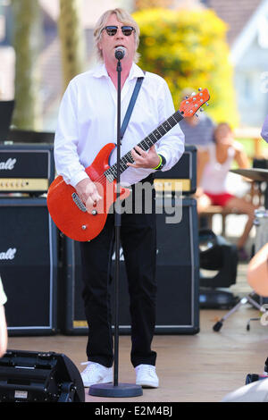 Status Quo auf der Schweizer TV-Show "SRF Bi de Lüt" Herisau, Schweiz - 03.08.2013 wo: Herisau, Schweiz bei: 3. August 2013 Stockfoto