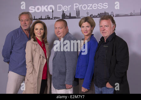 Gerd Silberbauer, Sissy Hoefferer, Udo Kroschwald, Astrid M. Fuenderich, Andreas Schmidt-Schaller bei einem Fototermin eine spezielle Mini-Serie des ZDF TV Kriminalität fördern zeigen unter dem Titel SOKO SOKO: Der Prozess.  Wo: Hamburg, Deutschland bei: 19. August 2013 Stockfoto