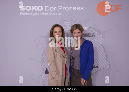 Sissy Hoefferer, Astrid M. Fuenderich bei einem Fototermin, eine spezielle Mini-Serie des ZDF TV Kriminalität zu fördern zeigen unter dem Titel SOKO SOKO: Der Prozess.  Wo: Hamburg, Deutschland bei: 19. August 2013 Stockfoto