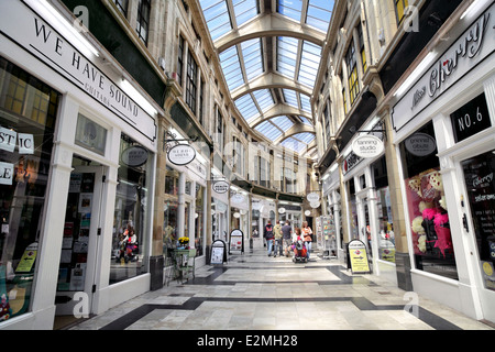 Die Royal Arcade, Stadtzentrum Worthing, West Sussex. Erbaut im Jahre 1925, renoviert 1999. Stockfoto