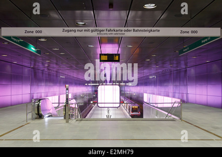 Innen u-Bahn-Station der HafenCity Universität in Hamburg, Deutschland. Stockfoto