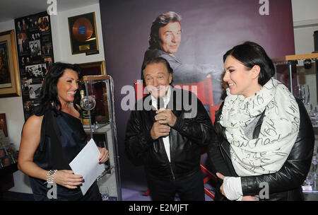 Gast, Karel Gott, Ewa Farna bei der Eröffnung des Karel-Gott-Museum Stockfoto