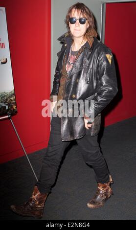 Ein Einblick in den Geist von Charles Swan III New York Screening mit: Julian Casablancas Where: New York City, NY, USA Stockfoto