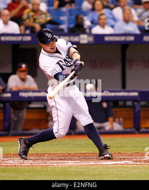 St. Peterberg, FL, USA. 20. Juni 2014. . Tampa Bay Rays linker Feldspieler Brandon Guyer (5) verbindet ein einziges im zweiten Inning der Houston Astros in der Tampa Bay Rays im Tropicana Field in St. Petersburg, Florida am Freitag, 20. Juni 2014. (Credit: Willen Vragovic/Tampa Bay Times / ZUMA Press, Inc/Alamy Live News Stockfoto