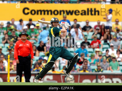 George Bailey hält seine Augen auf den Ball Adter strahlen ein Schuss während einem Tag Internnational zwischen Australien und Sri Lanka an der Sydney Cricket Ground. Eine Regendusche Mosleme hatten das Spiel nach Australien zu Abadnoned 222 von seinen 50 Overs gemacht.  Mitwirkende: Geoge Bailey wo: Sydney, Australien bei: 20. Januar 2013 Stockfoto