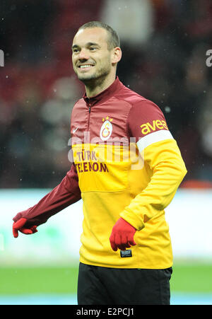 Neuzugang Wesley Sneijder macht sein Liga-Debüt für Galatasaray im Derby gegen Besiktas Istanbul. Galatasaray gewann das Spiel 2: 1.  Mitwirkende: Wesley Sneijder Where: Istanbul, Türkei wenn: 27. Januar 2013 Stockfoto