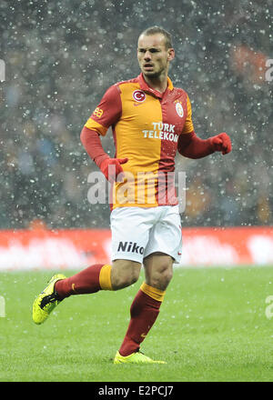 Neuzugang Wesley Sneijder macht sein Liga-Debüt für Galatasaray im Derby gegen Besiktas Istanbul. Galatasaray gewann das Spiel 2: 1.  Mitwirkende: Wesley Sneijder Where: Istanbul, Türkei wenn: 27. Januar 2013 Stockfoto