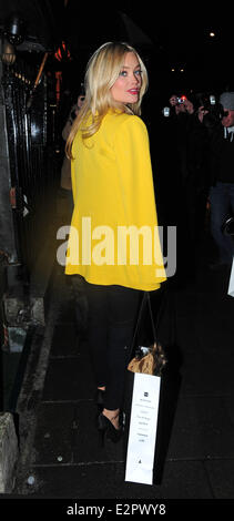 MTV-Moderatorin, Laura Whitmore verlässt eine Party feiert die neue Partnerschaft zwischen Johnnie Walker Blue Label bei Annabels Featuring: Laura Whitmore Where: London, Vereinigtes Königreich bei: 5. Februar 2013 Stockfoto