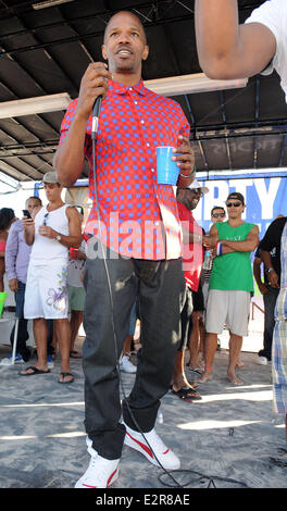 Die 2013 Modell Beachvolleyball-Turnier am Lummus Park mit: Jamie Foxx Where: Miami Beach, Florida, Vereinigte Staaten, wann: 9. Februar 2013 Stockfoto