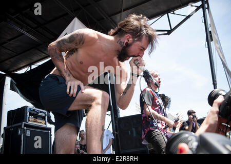 Pomona, CA, USA. 20. Juni 2014. Probleme bei der Vans Warped Tour führt. Tausende von jungen alternative Musik-Fans für die USA aufgetaucht, nur Festival, in der Gegend von Los Angeles Touren stoppen in Pomona, Kalifornien. Der Festival-Tour geht morgen weiter in Mountain View, CA, USA und endet im August in Denver, Colorado, USA. Bildnachweis: Andie Mühlen/Alamy Live-Nachrichten Stockfoto