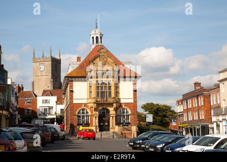 Rathaus und High Street, Marlborough, Wiltshire, England Stockfoto