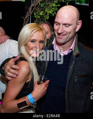 Ehemalige englische Rugby International Lawrence Frank & ehemaligen irischen Rugby International Shane Byrne-Party im Krystle Nachtclub vor dem England V Irland International im Aviva Stadium, mit: Danielle Crean, Lawrence Frank wo: Dublin, Irland: 9. Februar 2013 Stockfoto