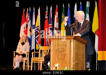 Toronto, Kanada. 20. Juni 2014. Seine Exzellenz der rechten Honourable David Johnston, Generalgouverneur von Kanada, spricht bei der Duke of Edinburgh Award Gold Preisverleihung an der St. Clemens-Schule in Toronto.  Bildnachweis: D.Chan/EXImages/Alamy Live-Nachrichten Stockfoto