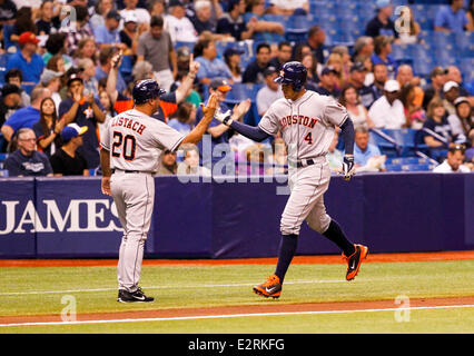 St. Peterberg, FL, USA. 20. Juni 2014. . Houston Astros Recht Fielder George Springer (4) runden die Basen auf ein zwei laufen Homer im dritten Inning der Houston Astros in der Tampa Bay Rays im Tropicana Field in St. Petersburg, Florida auf Freitag, 20. Juni 2014. (Credit: Willen Vragovic/Tampa Bay Times / ZUMA Press, Inc/Alamy Live News Stockfoto