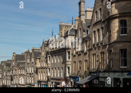 Gebäude außen auf Cockburn Street. Altstadt von Edinburgh. Stockfoto