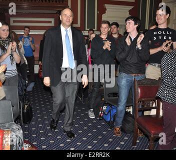 Herr Steve Redgrave erhielt die Goldmedaille der Schutzherrin der Philosophical Society am Trinity College Featuring: Sir Steve Redgrave wo: Dublin, Irland: 14. Februar 2013 Stockfoto