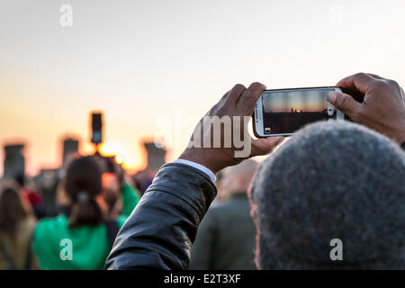 Salisbury Plain, Wiltshire, UK. 21. Juni 2014. Sommer-Sonnenwende feiern, Stonehenge, Salisbury Plain, Wiltshire, England-Credit: John Eccles/Alamy Live News Stockfoto